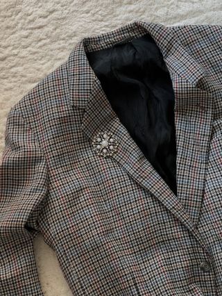 Objavte čaro vintage módy s týmto úžasným Burberry sakom! 🌟Second hand poklady čakajú na vás! 🛍️✨ Nájdeš nás v Prievidzi /...