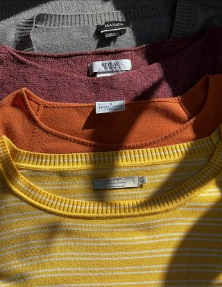 Kvalitný svetrik, na už čoskoro zimné dni, sa vždy hodí 🌧️ Máme ešte pekný výber, príďte sa pozrieť 💫 Nájdete ich aj na...