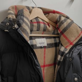 ❄️🧥 Zima je za rohom a s ňou aj čas na poriadnu páperovú bundu! Objavte našu ponuku značkových kúskov v second hand...